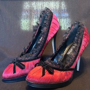 Fun red and black lacey heels Size 6.5B Pleasure! Spice up your outfit in flash!